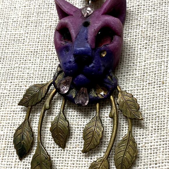 Vintage Purple Cat Pendant Brass Leaf Beaded Necklace - Picture 9 of 10